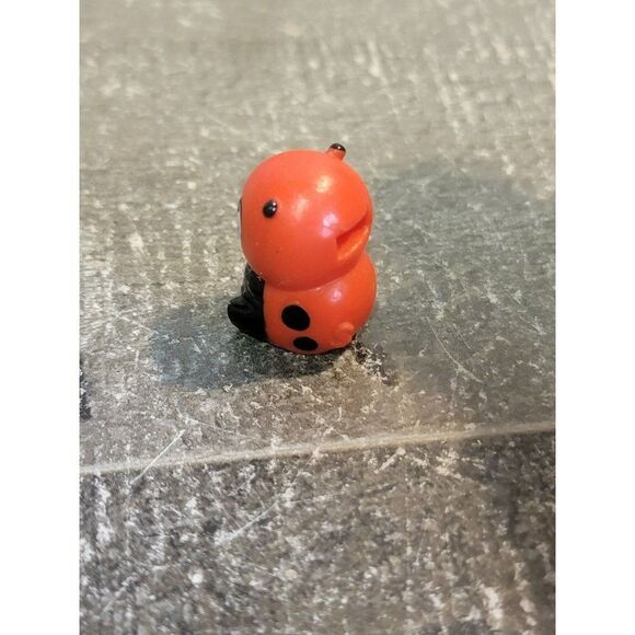 Miniature red ladybug toy figure doll accessory pet - Picture 2 of 4